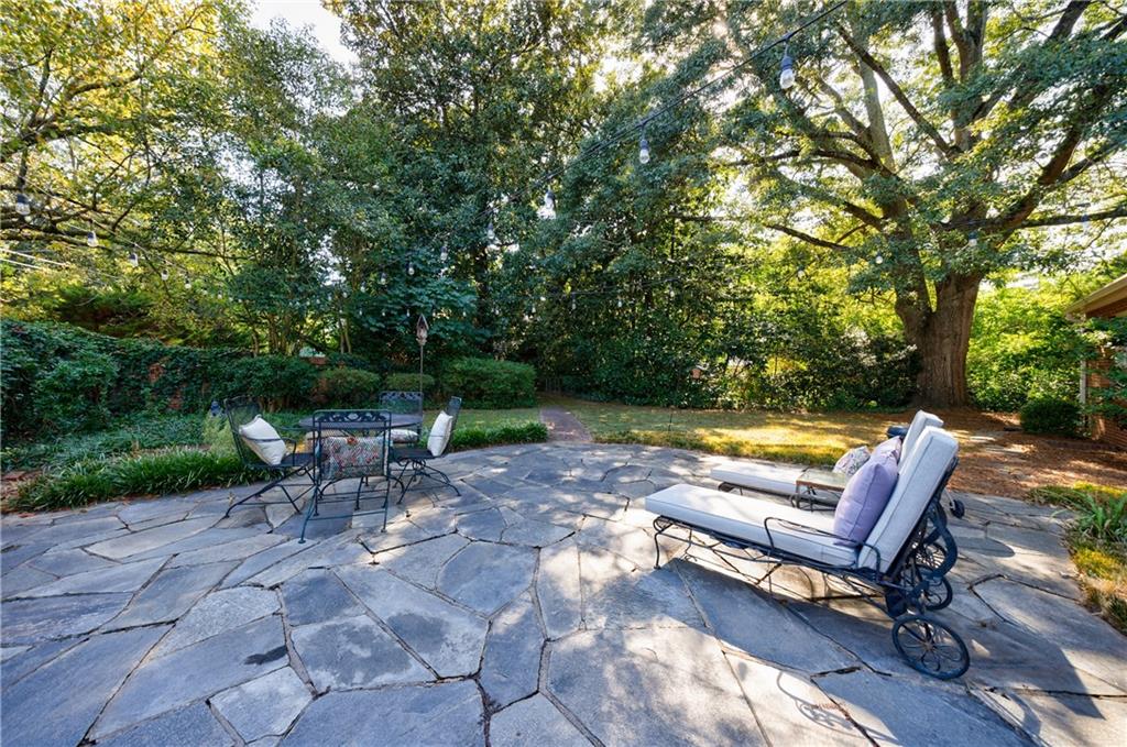 880 W Wesley Road NW