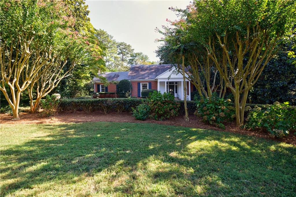 880 W Wesley Road NW