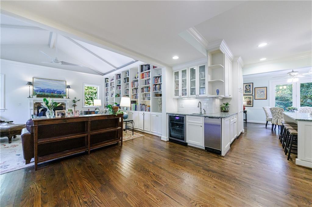 880 W Wesley Road NW