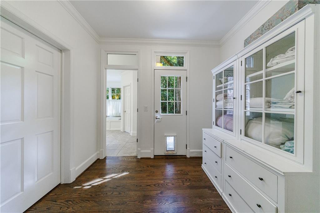 880 W Wesley Road NW