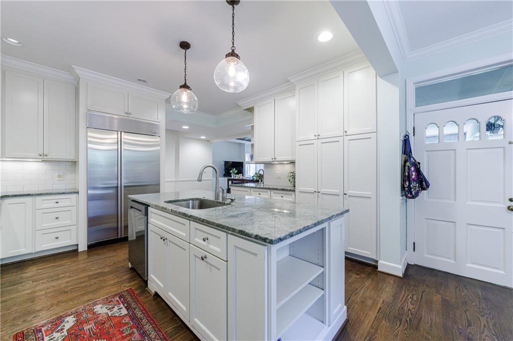880 W Wesley Road NW