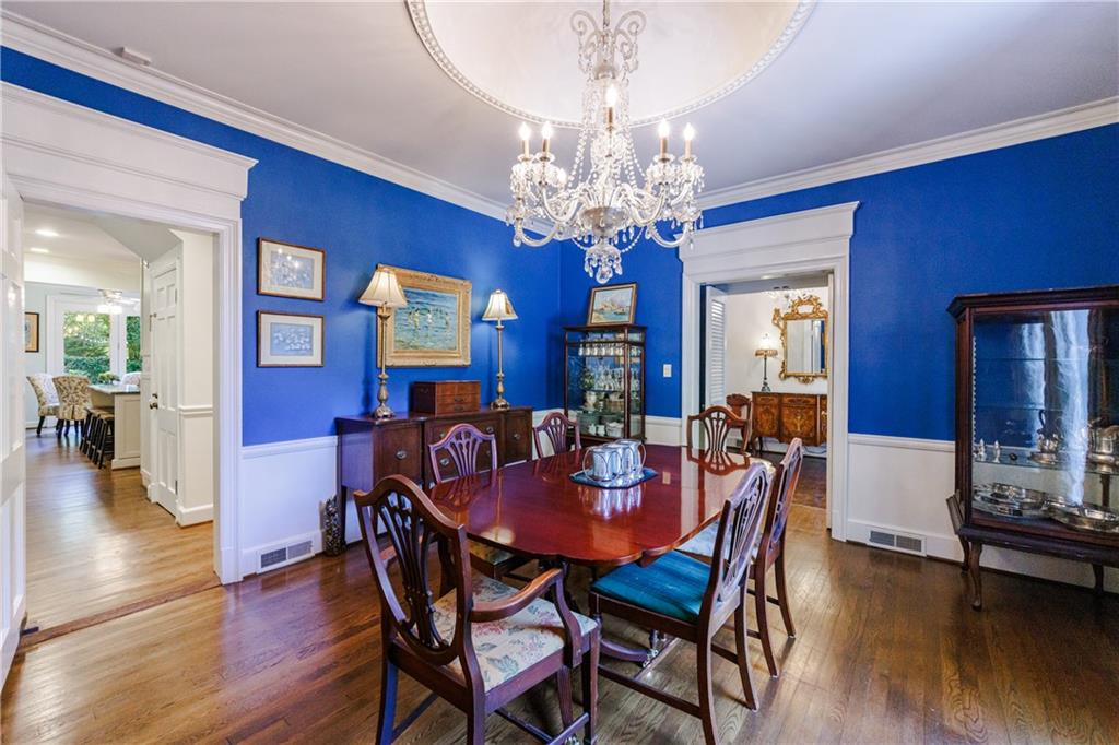 880 W Wesley Road NW