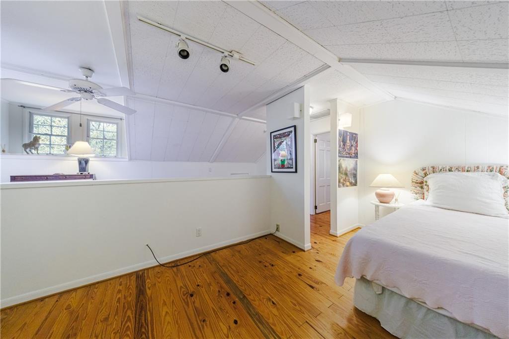 880 W Wesley Road NW