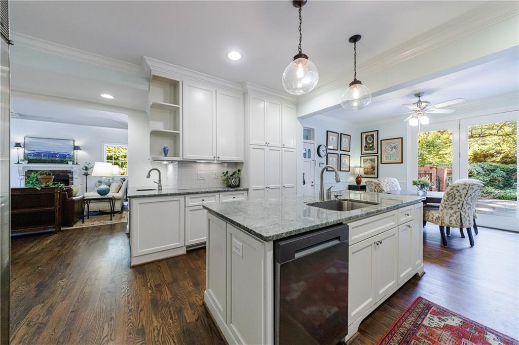 880 W Wesley Road NW