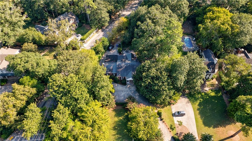 880 W Wesley Road NW