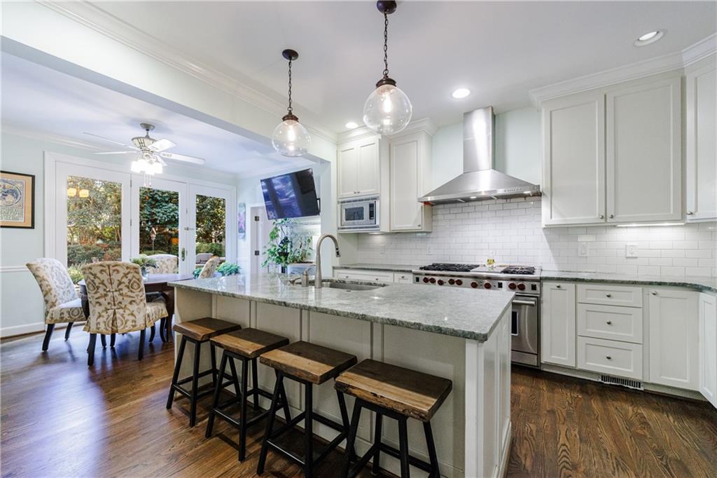 880 W Wesley Road NW