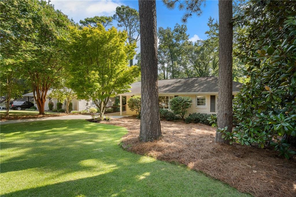 1886 Fairway Circle NE
