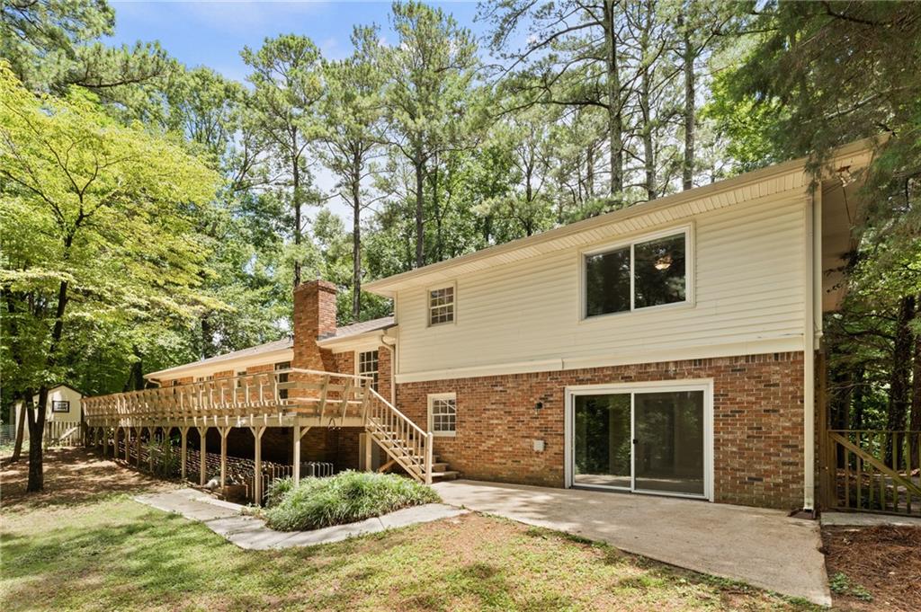 2448 Lauderdale Drive NE
