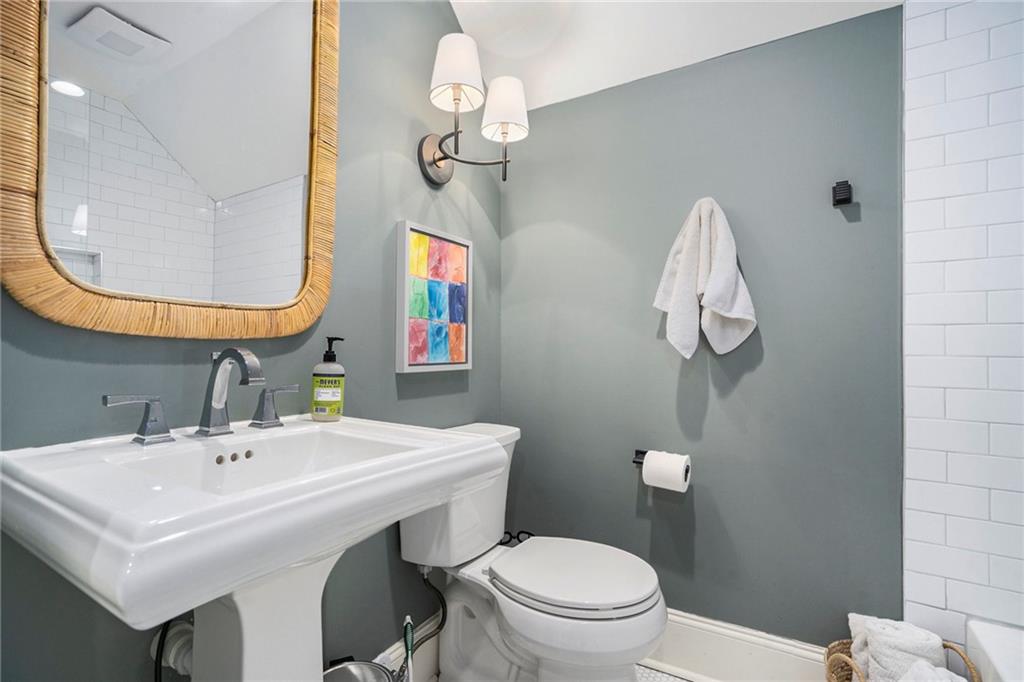 85 Peachtree Hills Avenue NE
