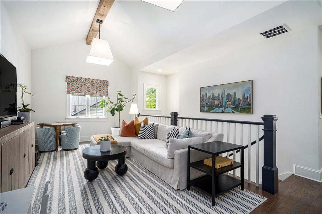 85 Peachtree Hills Avenue NE