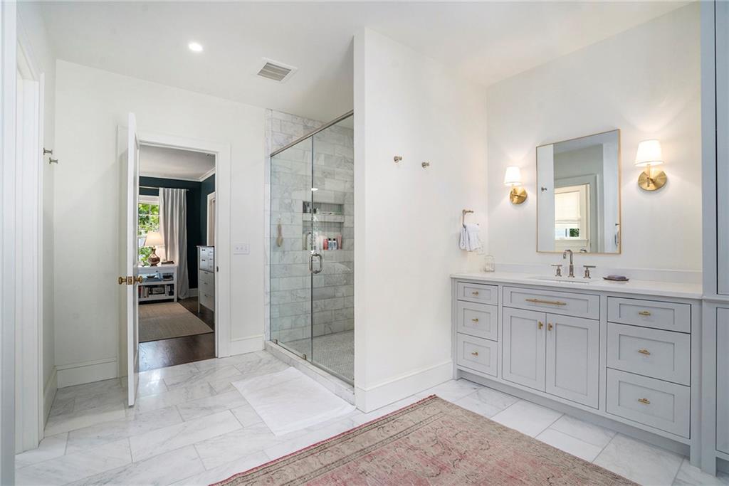 85 Peachtree Hills Avenue NE