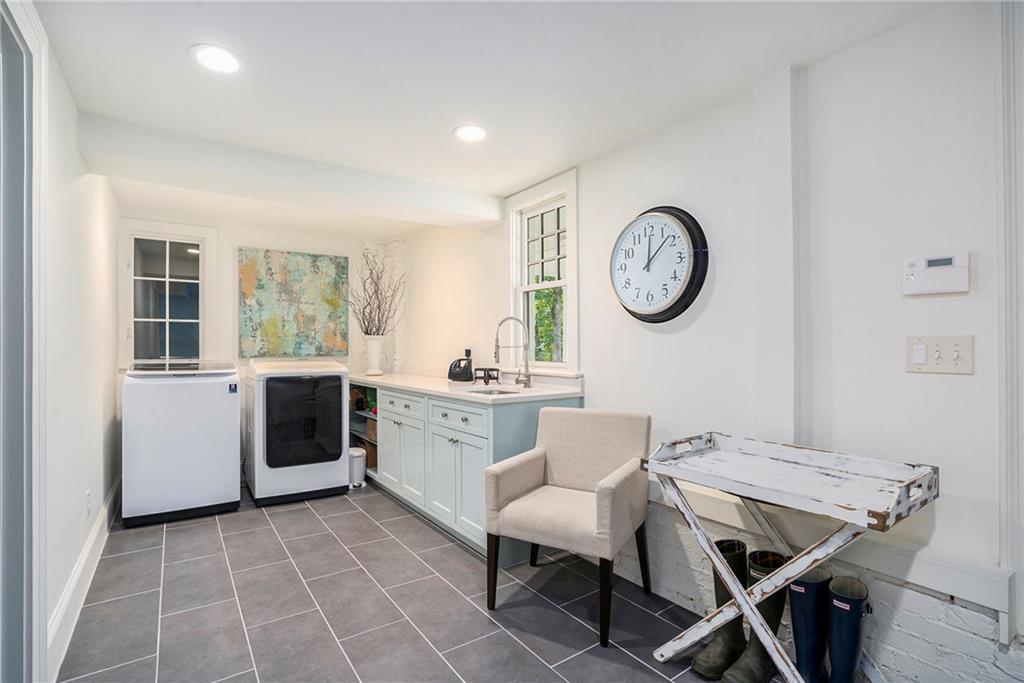 85 Peachtree Hills Avenue NE