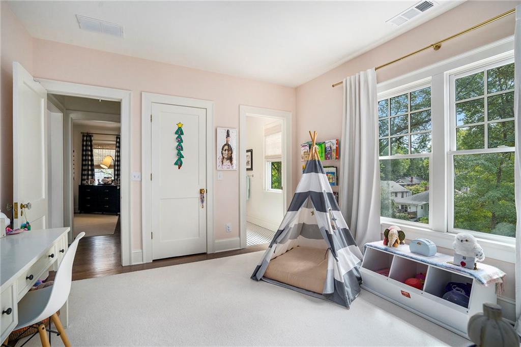 85 Peachtree Hills Avenue NE