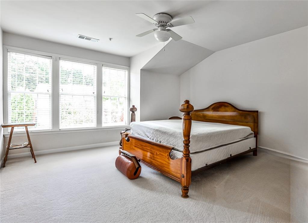 122 Westchester Drive SE