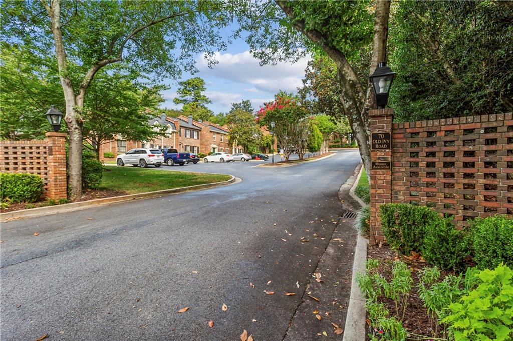 70 Old Ivy Road NE Unit 10