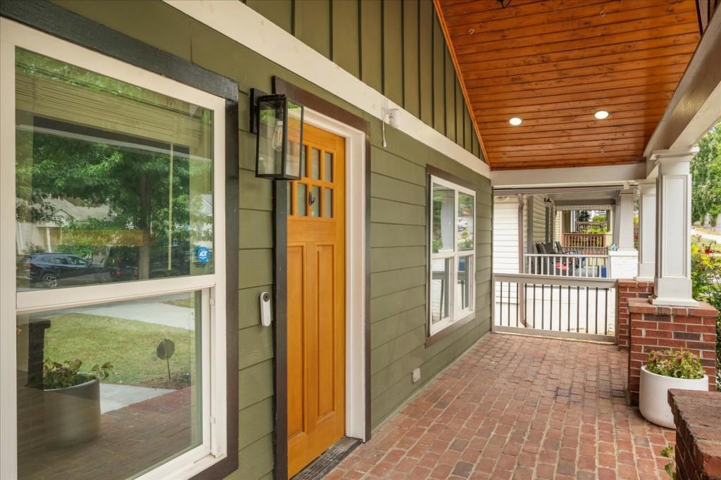 1046 Ashby Grove