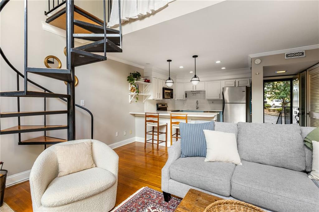 183 Amherst Place NW