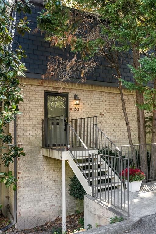 183 Amherst Place NW