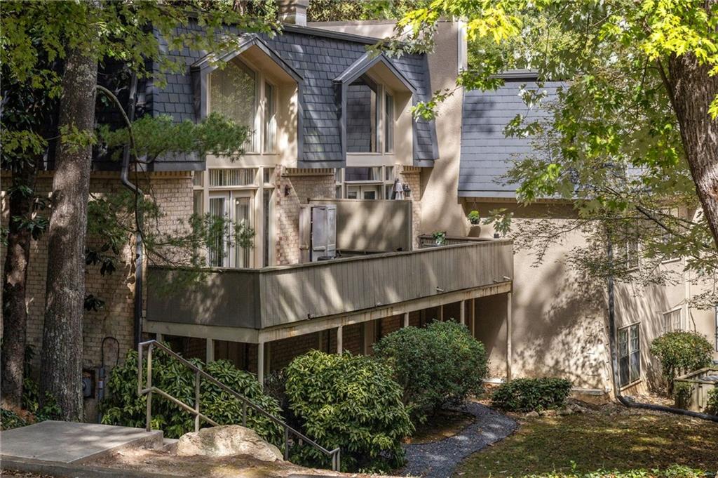 183 Amherst Place NW