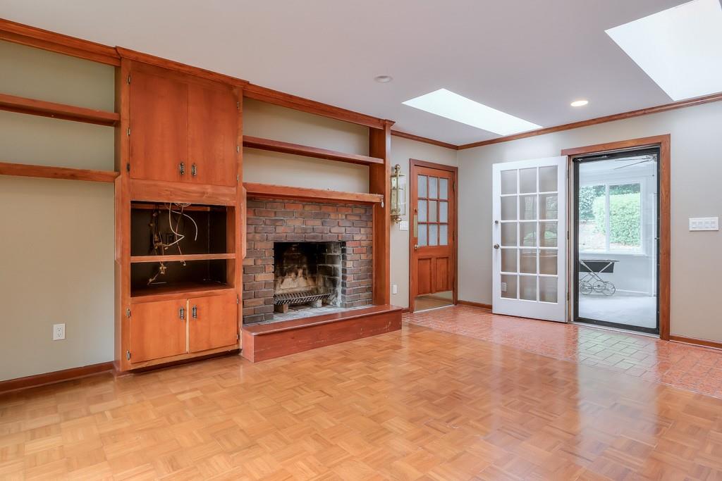 2404 Riverglenn Circle