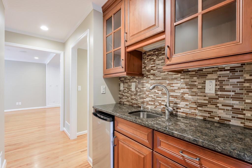 2404 Riverglenn Circle