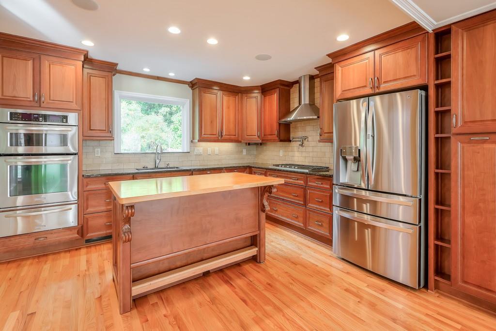 2404 Riverglenn Circle
