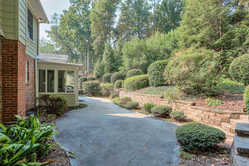 2404 Riverglenn Circle
