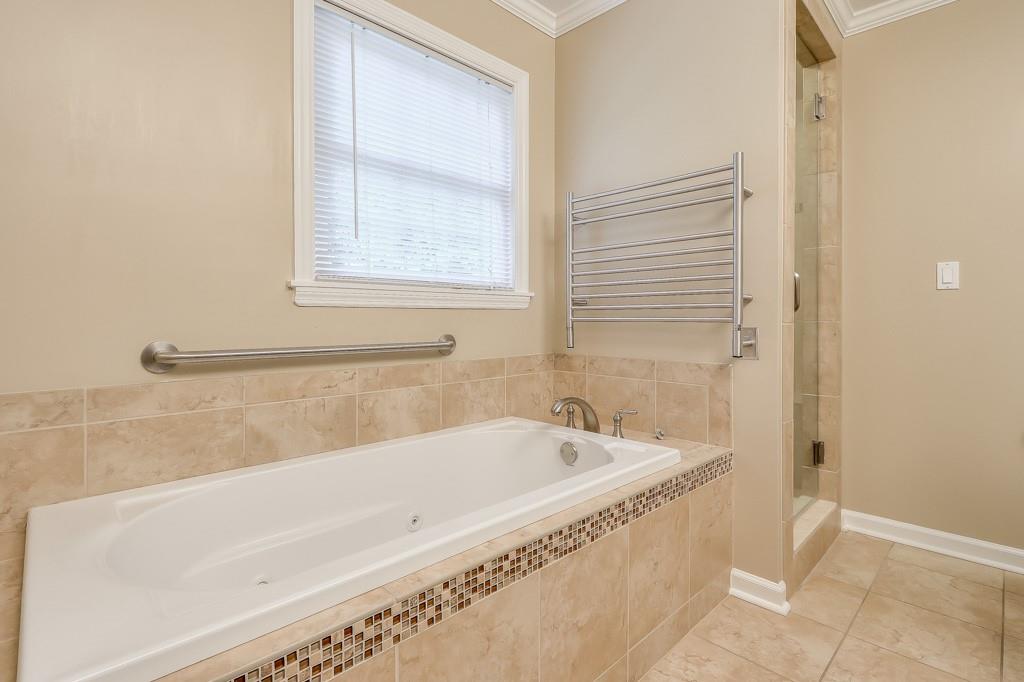 2404 Riverglenn Circle