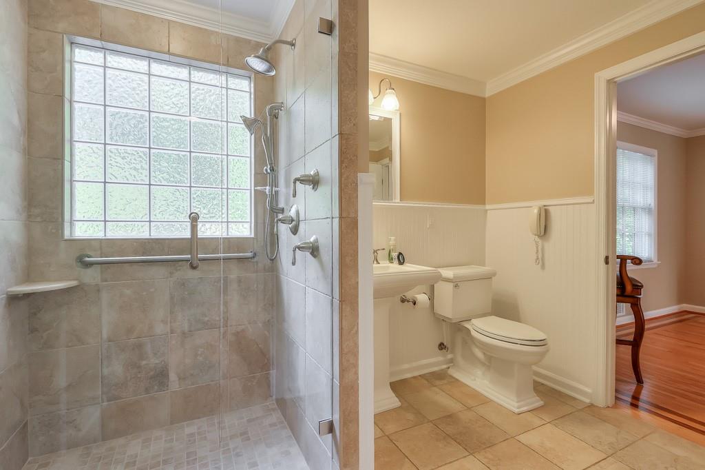 2404 Riverglenn Circle