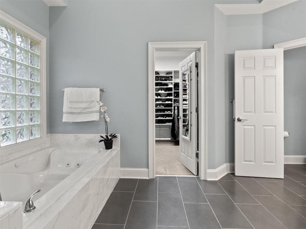 230 Windsor Gate Cove