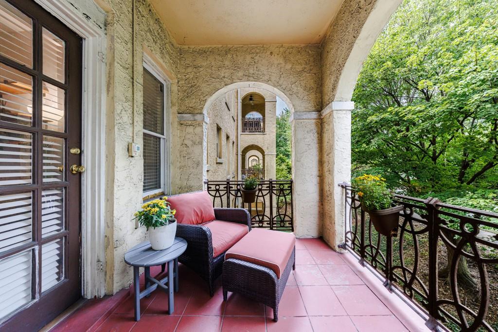 2855 Peachtree Road Unit 208