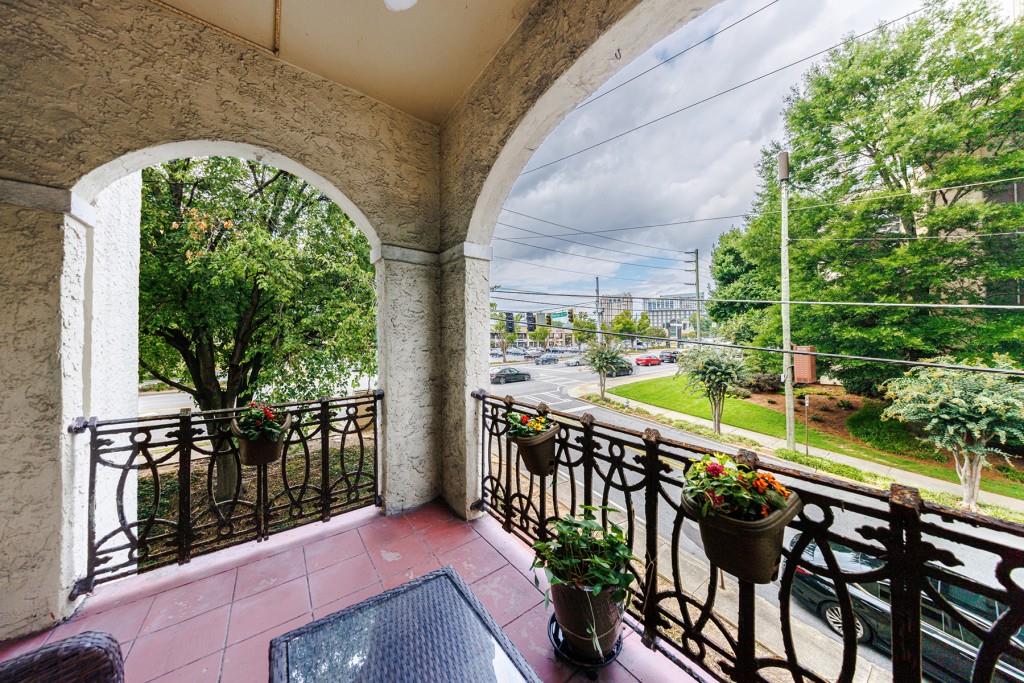 2855 Peachtree Road Unit 208