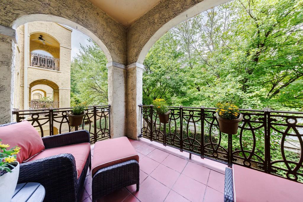2855 Peachtree Road Unit 208