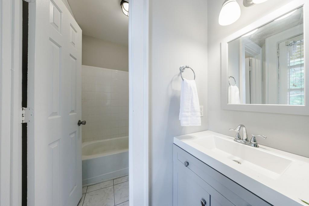 2855 Peachtree Road Unit 208