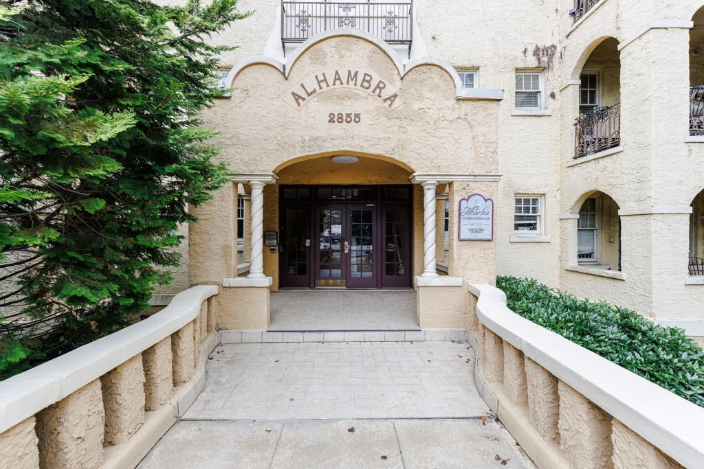 2855 Peachtree Road Unit 208