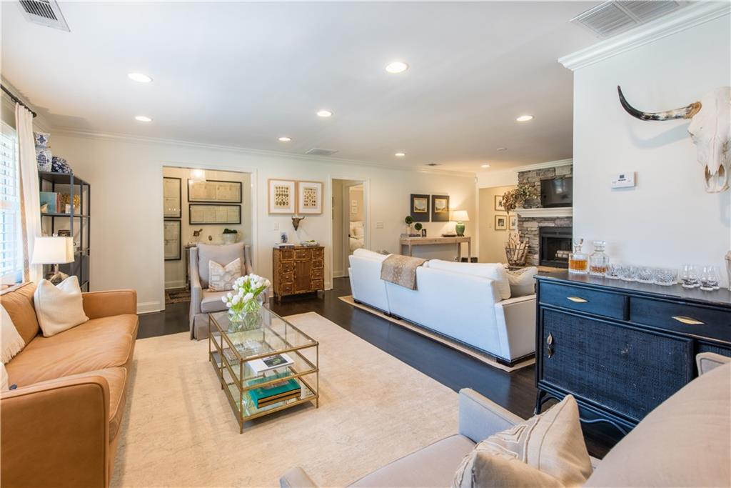 450 Windsor Parkway