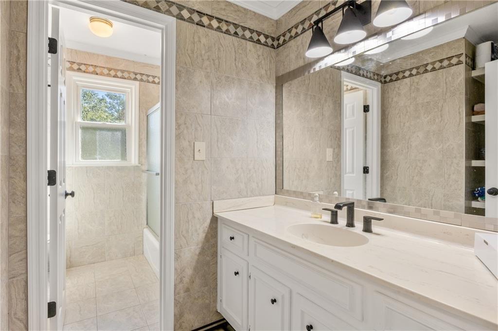 3203 Woolbridge Lane