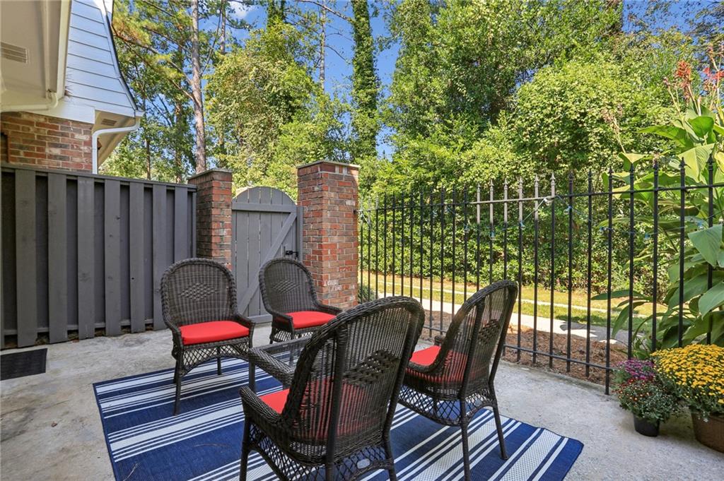 11 Independence Place NW