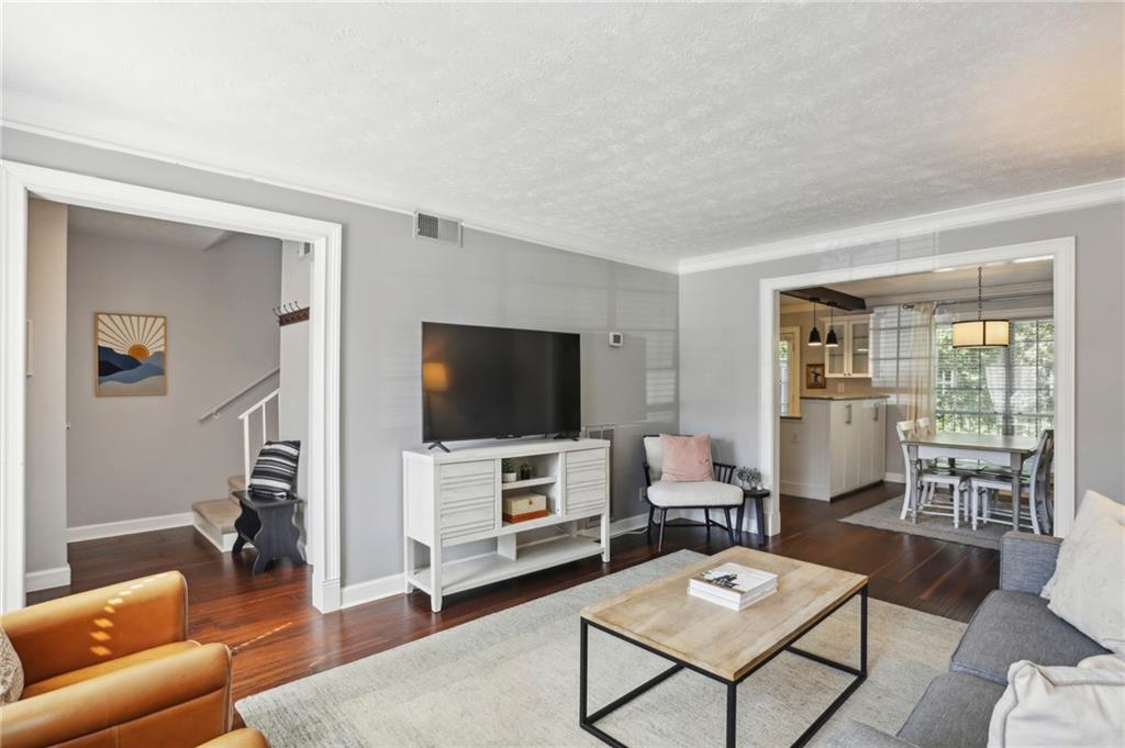 11 Independence Place NW