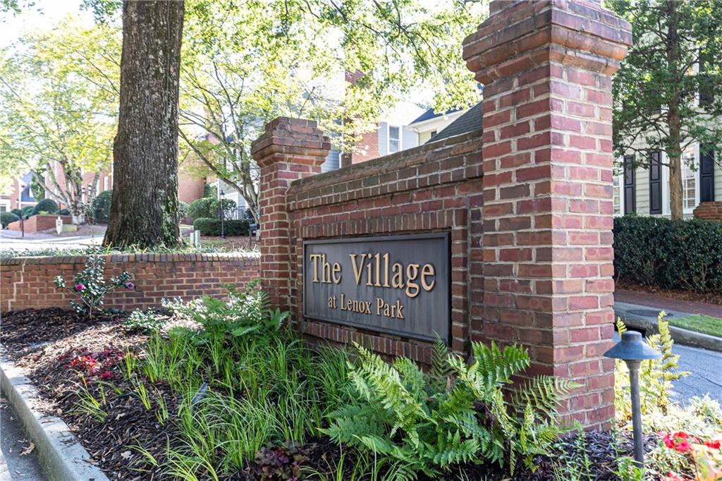 1278 Village Run NE