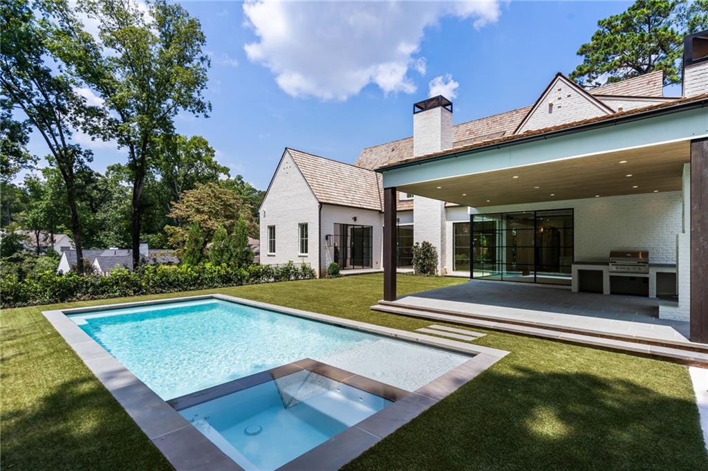 240 Danbury Lane NW
