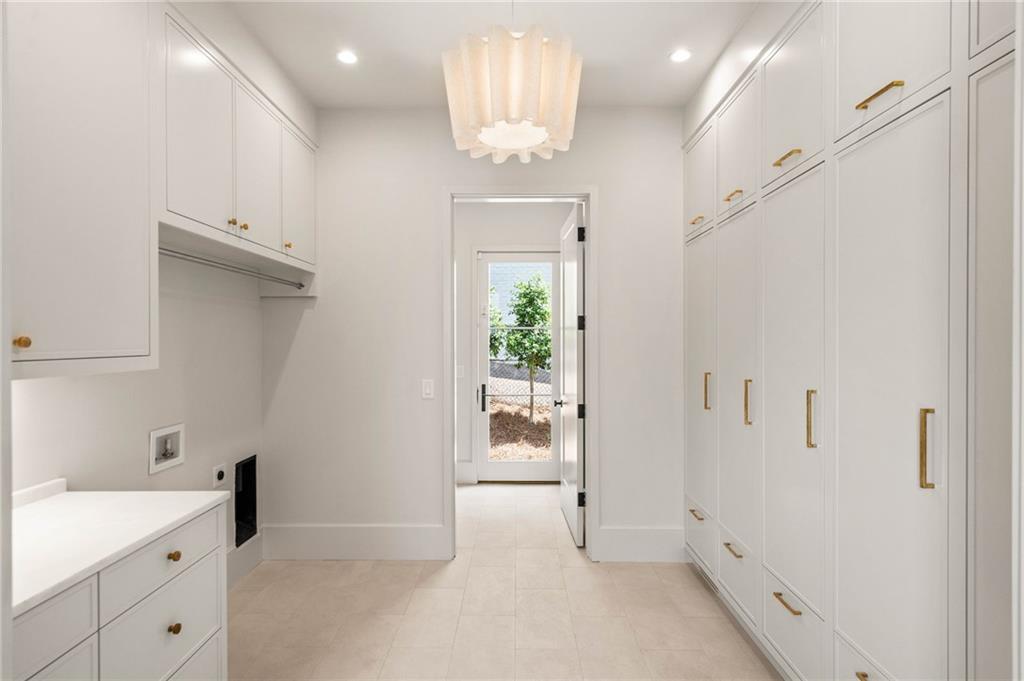 240 Danbury Lane NW