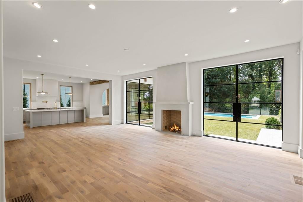 240 Danbury Lane NW