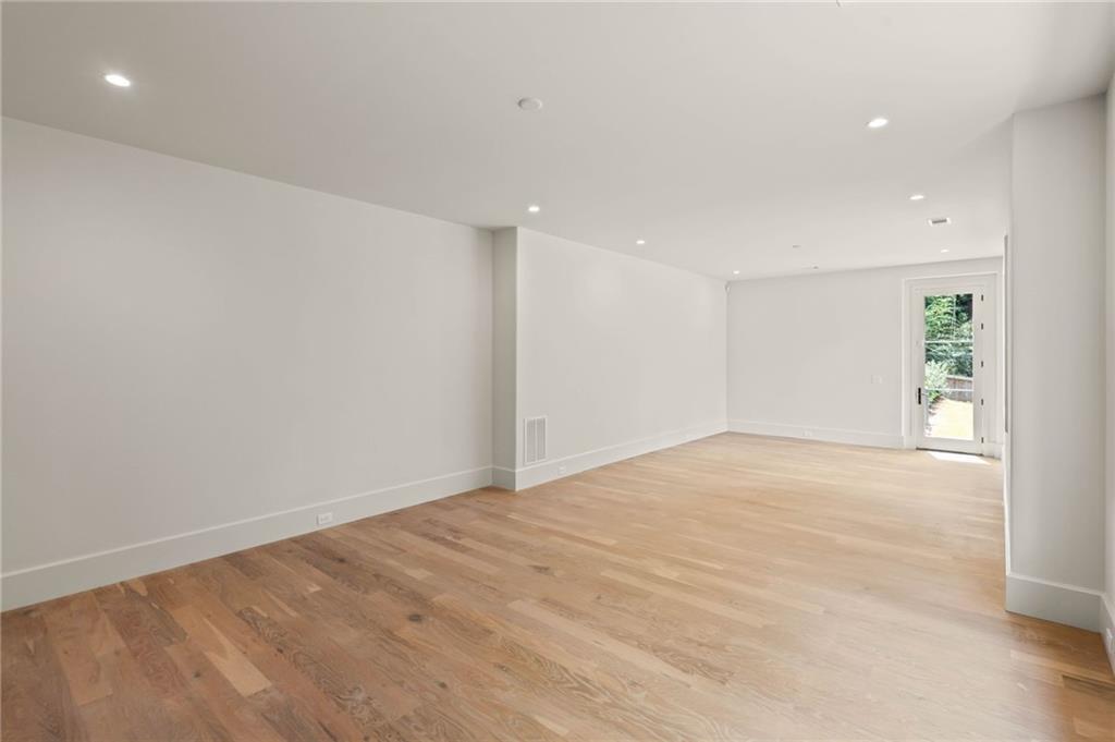 240 Danbury Lane NW