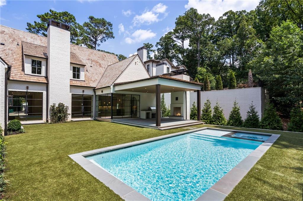 240 Danbury Lane NW