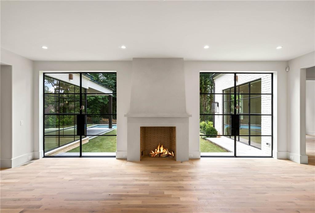 240 Danbury Lane NW