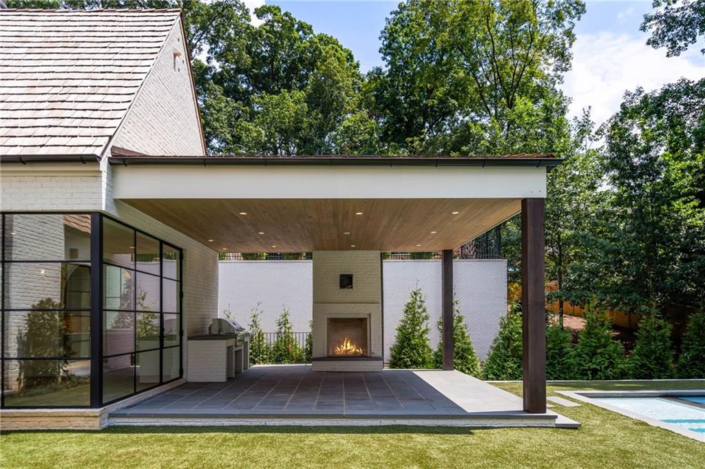 240 Danbury Lane NW