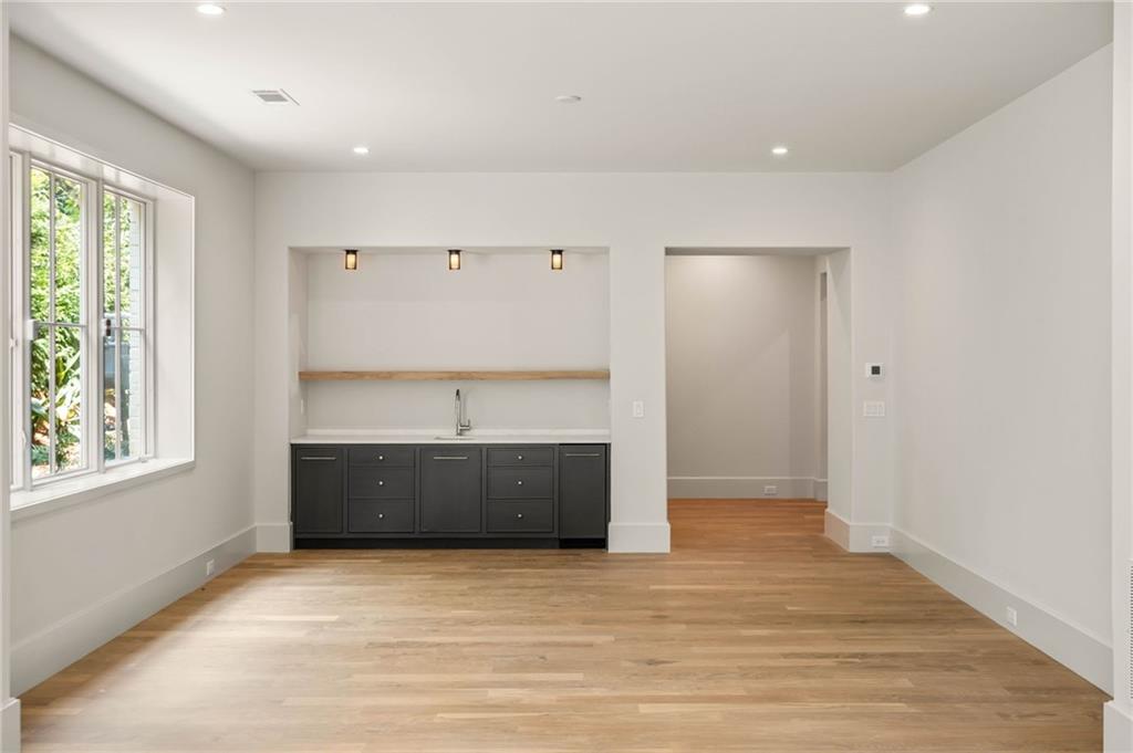240 Danbury Lane NW