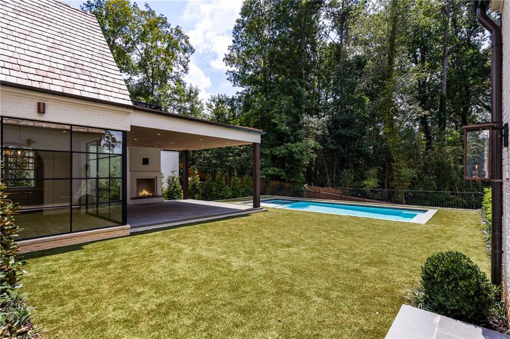 240 Danbury Lane NW