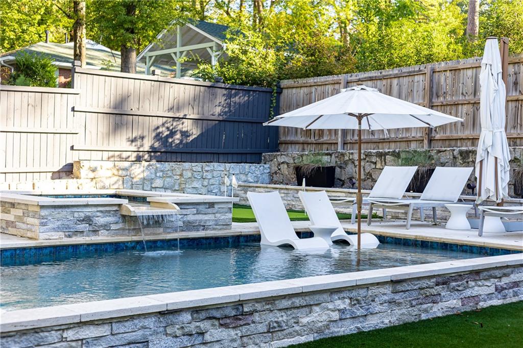 132 Springdale Drive NE